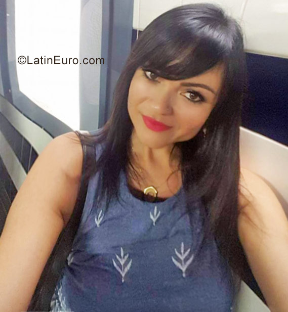 Date this georgeous Portugal girl Sabrina from Lisbon PT80