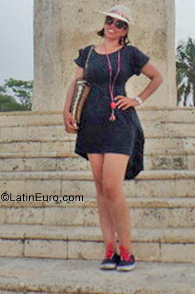 Date this beautiful Colombia girl Johana from Bogota CO22035