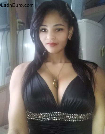 Date this beautiful Dominican Republic girl Yubery from Santiago DO29715