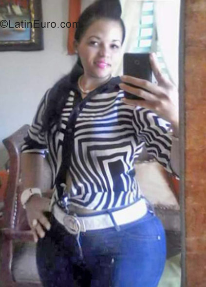 Date this exotic Dominican Republic girl Karina from Santo Domingo DO29937