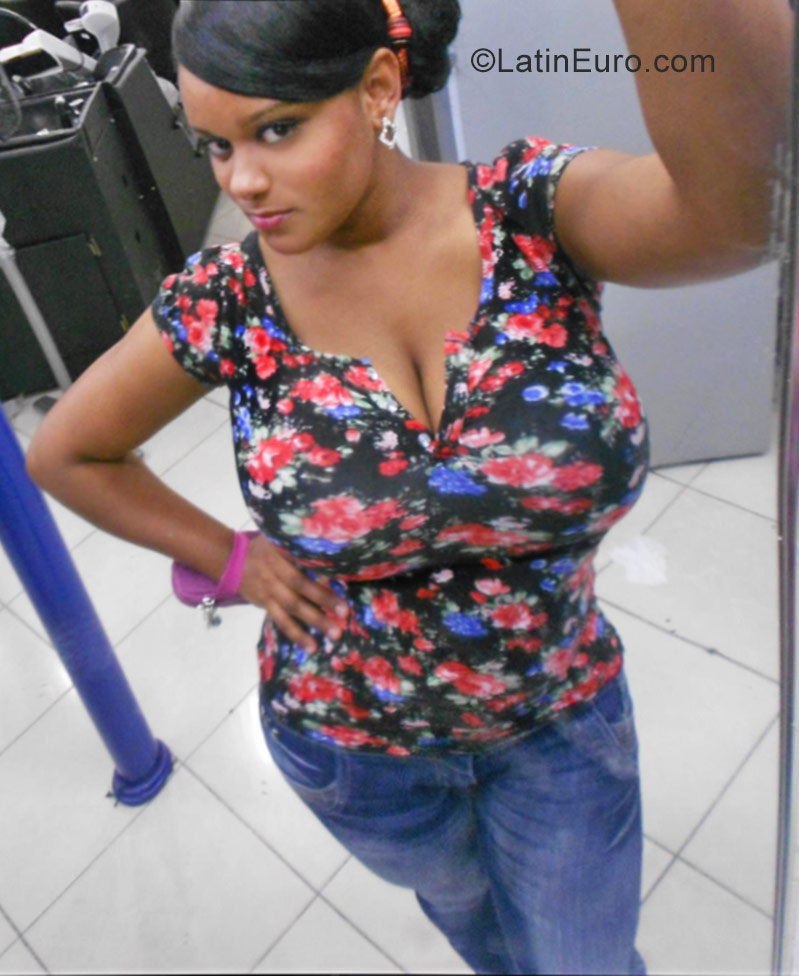 Date this fun Dominican Republic girl Katherine from Santo Domingo DO30040