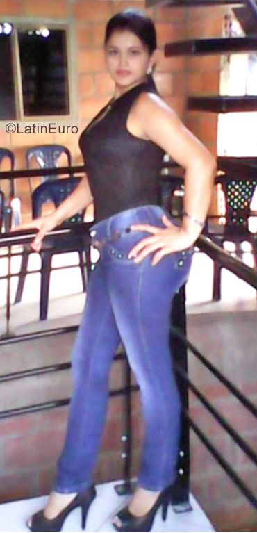Date this attractive Colombia girl Luznaiy from Medellin CO22263