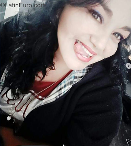 Date this cute Colombia girl Diana from Bogota CO22290