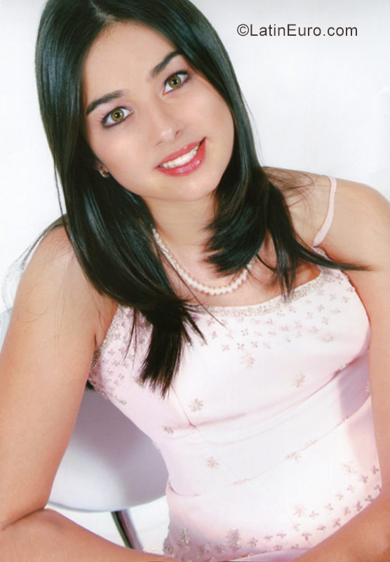 Date this attractive Brazil girl Camila from Cascavel BR10285