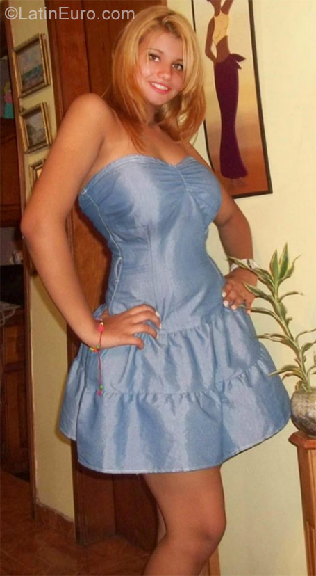 Date this beautiful Venezuela girl Kari from Valencia VE936