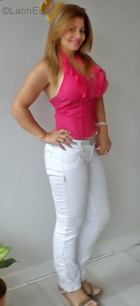 Date this tall Venezuela girl Leliia from Valencia VE1015