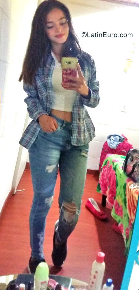 Date this athletic Colombia girl Catalina from Bogota CO22642
