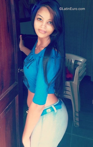 Date this passionate Dominican Republic girl Lisa from Santiago DO30625