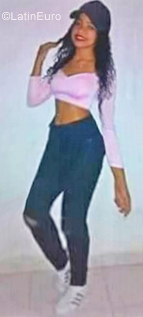 Date this good-looking Colombia girl Val from valledupar CO22672