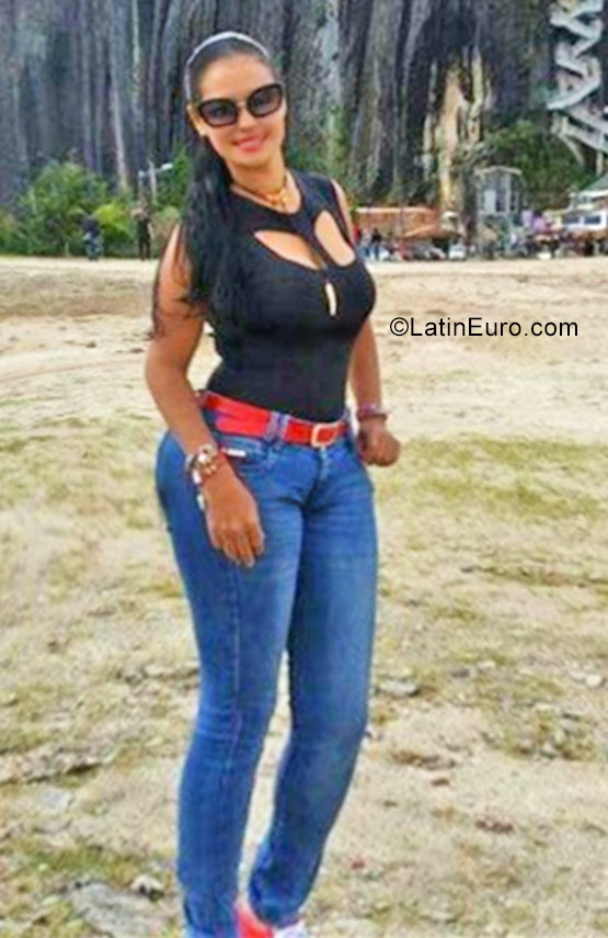 Date this beautiful Colombia girl Fernanda from Pereira CO22673