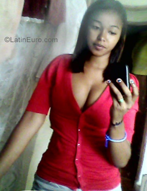 Date this funny Dominican Republic girl Molie from Santo Domingo DO30709