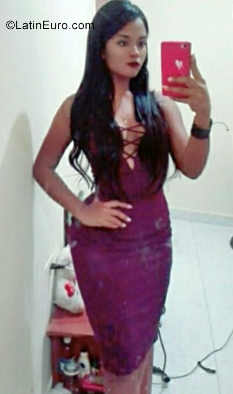 Date this pretty Colombia girl Laura from Cartagena CO22767