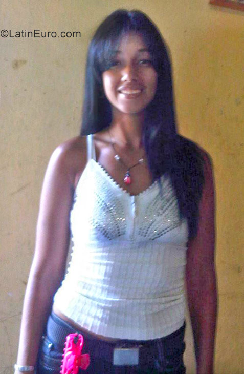 Date this hard body Venezuela girl Karilena from Valencia VE1203