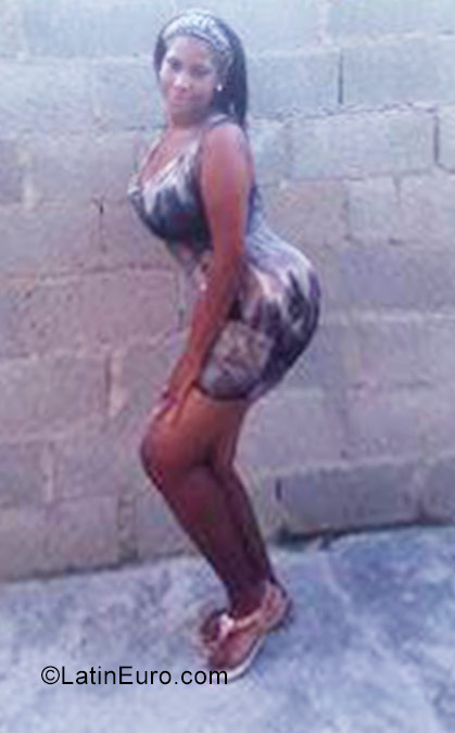 Date this exotic Dominican Republic girl Leandra parra from Santo Dominica DO31058
