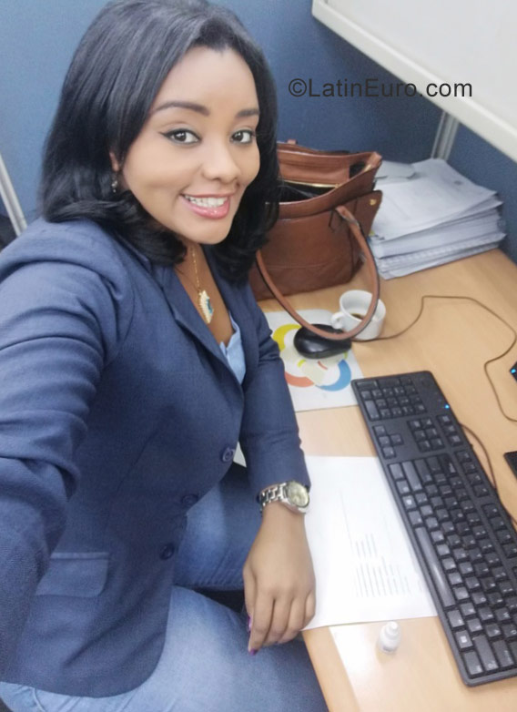 Date this cute Dominican Republic girl Yessy from Santo Domingo DO31064