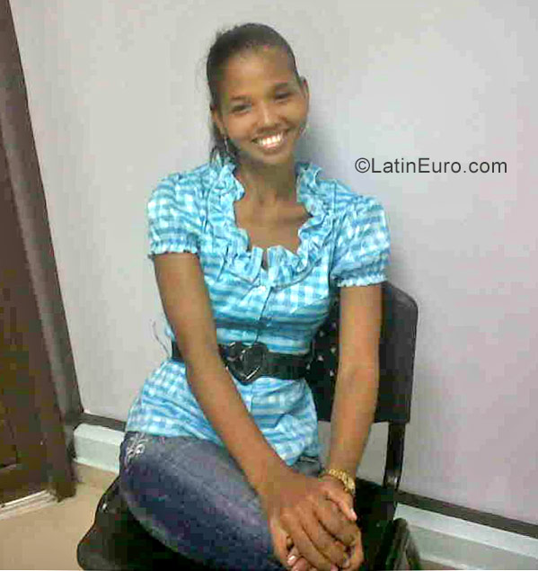 Date this charming Dominican Republic girl Joselin from Santo Domingo DO31075