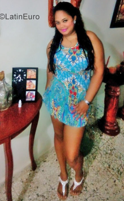 Date this nice looking Dominican Republic girl Cynthia from Santo Domingo DO31268