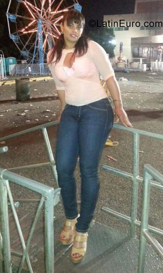 Date this lovely Dominican Republic girl Raysa from Santiago De Los Caballeros DO31383