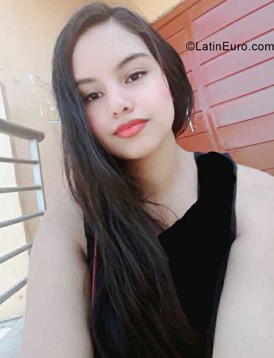 Date this tall Peru girl Flor from Piura, Lima PE1790