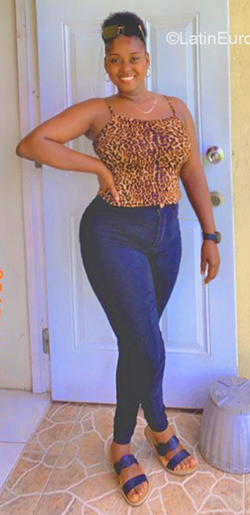 Date this nice looking Jamaica girl Danna from Kingston JM2735