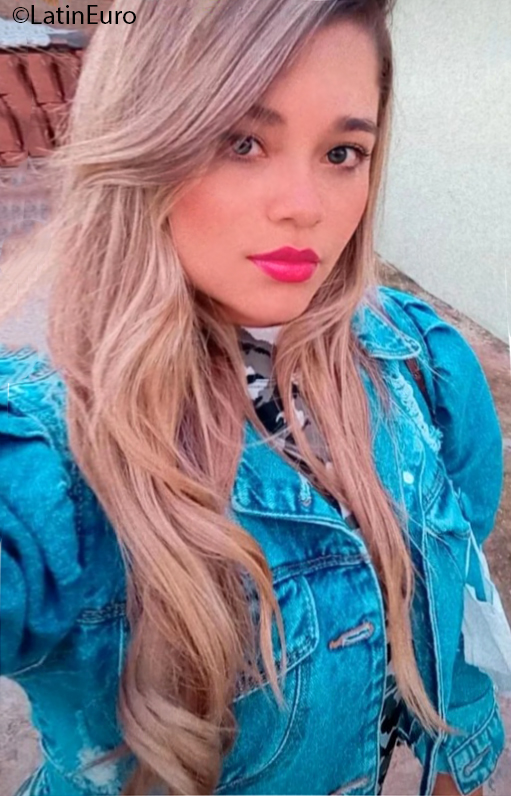 Date this hot Brazil girl Sanara from Goiania BR11812