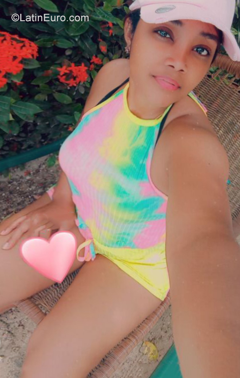 Date this passionate Dominican Republic girl Dianna from Santo Domingo DO40797