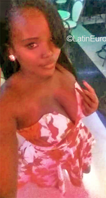 Date this hard body Dominican Republic girl Isaura from Santo Domingo DO40930