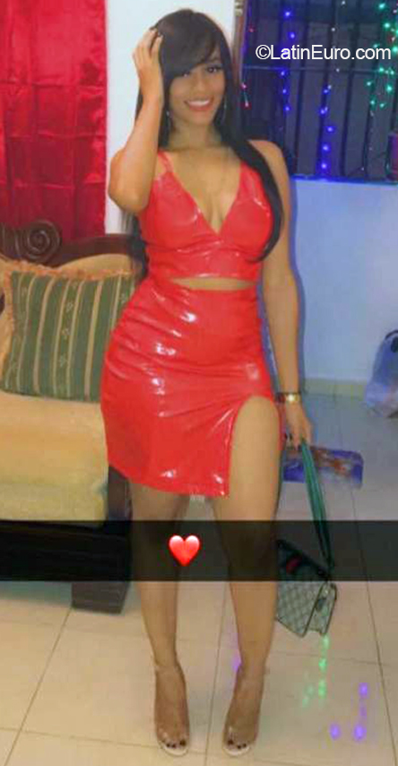Date this sensual Dominican Republic girl Yeslin from Santo Domingo DO40931