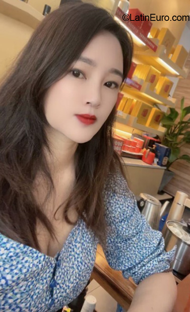 Date this nice looking Hong Kong girl Chensandi from Hongkong. HK25