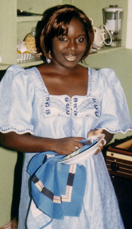 Date this funny Any Country girl Manouche from  A9841