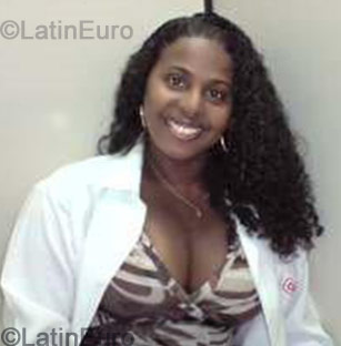 Date this tall Brazil girl Ilzalee from Sao Jose Dos Pinhais B-172
