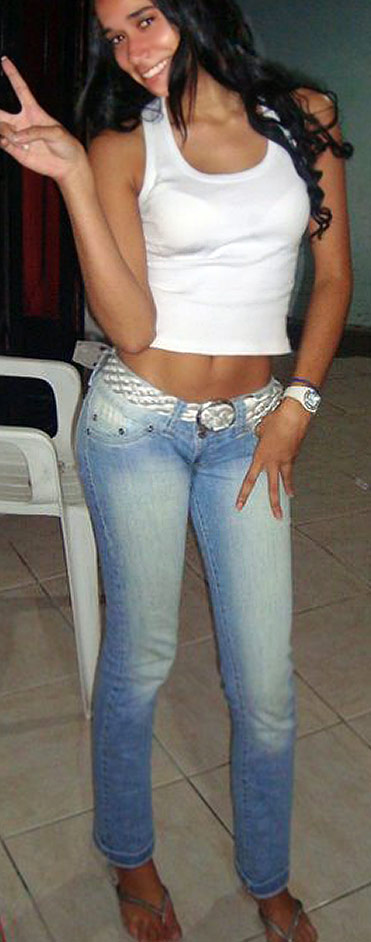 Date this sultry Brazil girl Aglaupi from Rio de Janeiro B-220