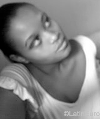 Date this hot Brazil girl Andreza from Rio de Janeiro B-225