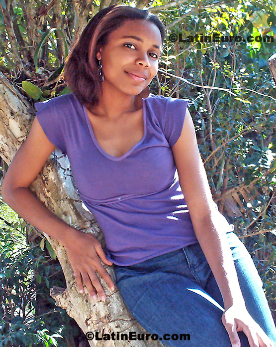 Date this sultry Brazil girl Karen from Sao Paulo B-78