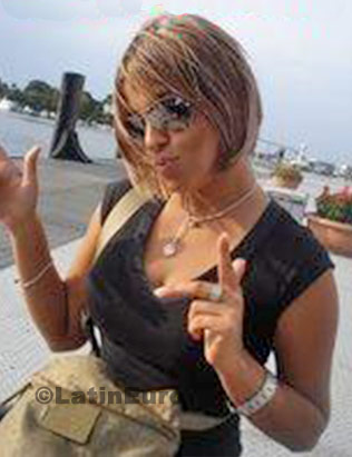 Date this happy Brazil girl Jacqueline from Rio de Janeiro B-81