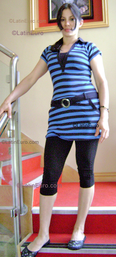 Date this attractive Brazil girl Helena from  B1009