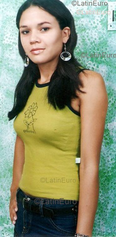 Date this pretty Brazil girl B1012 from Araguaina B1012