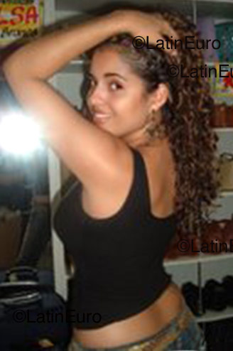 Date this attractive Brazil girl Gislaine from Anapolis B1037