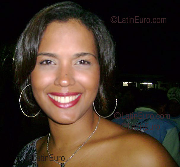 Date this charming Brazil girl Ana from Araguaina B1078