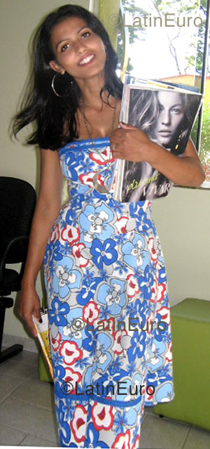 Date this happy Brazil girl Evania- from Paraiso Do Tocantins B1100
