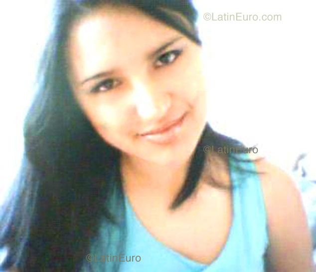 Date this hard body Brazil girl Vanessa from Fraiburgo B1207