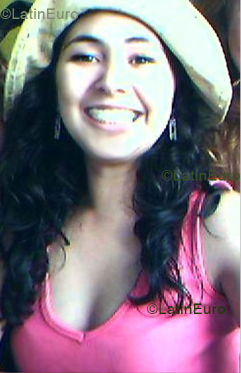 Date this nice looking Brazil girl Adriana from Curitiba B1252