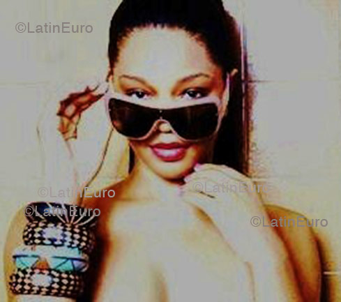 Date this happy Brazil girl Thais from Birigui B1258