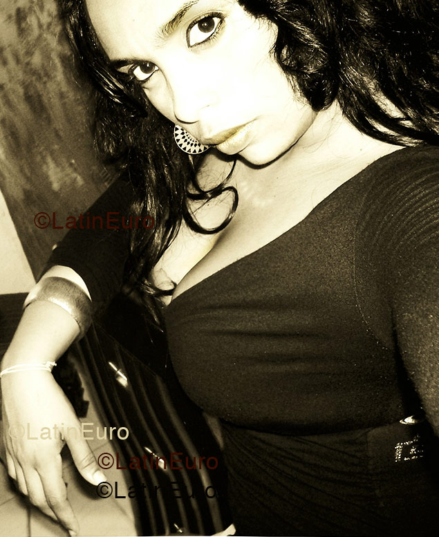 Date this stunning Brazil girl Danielle from Salvador B1270