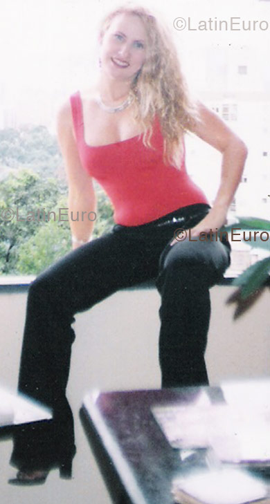 Date this voluptuous Brazil girl Leody from Contagem B1278