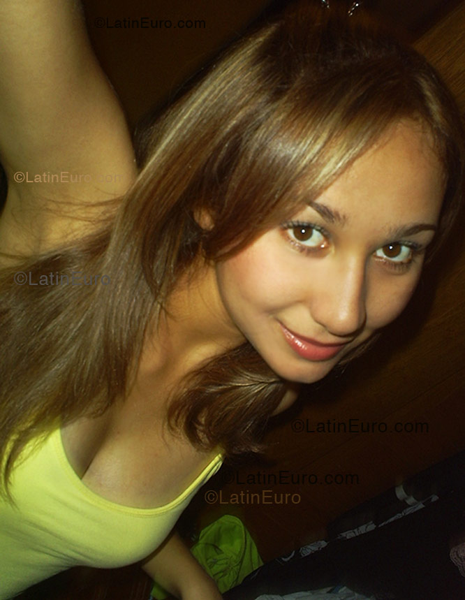 Date this athletic Brazil girl Alessandra from Campinas B1283