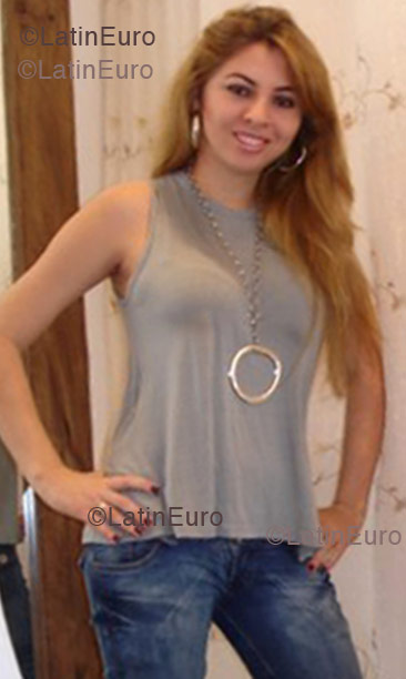 Date this nice looking Brazil girl Daniela from Nucleo Bandeirantes B1304