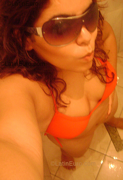 Date this sensual Brazil girl Nayara- from Campinas B1329