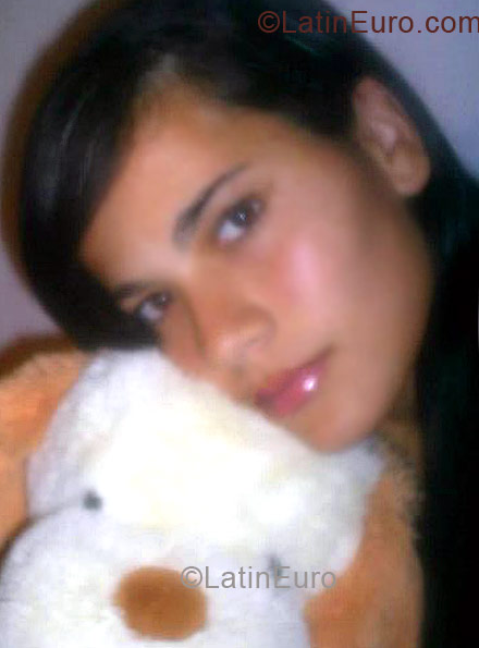 Date this good-looking Brazil girl Carina from Ferraz De Vasconcelos B1355