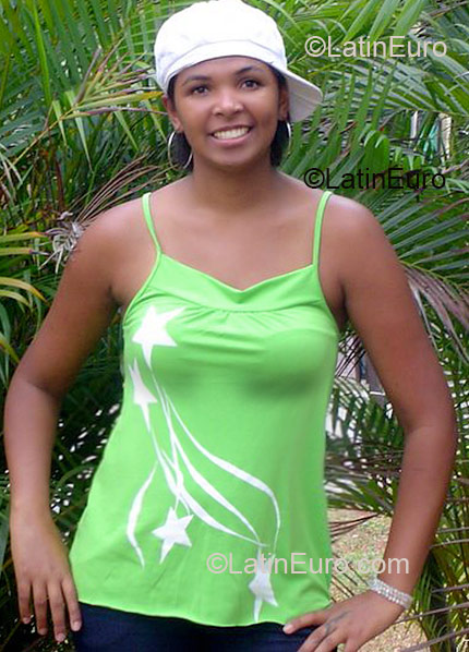 Date this charming Brazil girl Nilcileia from Itaperuna B1368